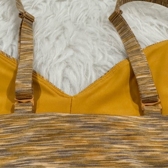 Outdoor Voices Women’s Flow Barlette Size Medium - Picture 7 of 10